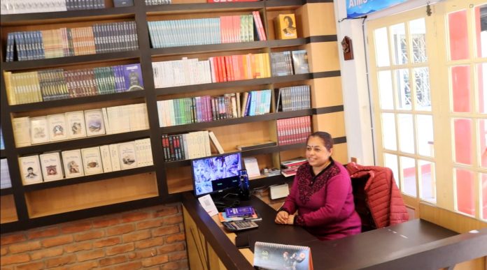 readers cafe lakeside