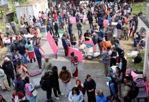 कास्कीमा मतदान अधिकृतसहितका कर्मचारीहरू मतदान केन्द्रतर्फ प्रस्थान