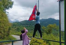 पोखरा २८ प्रवेशद्वारको पार्क सफा गर्दै विष्णु, युवालाई जिम्मेवारीको सन्देश